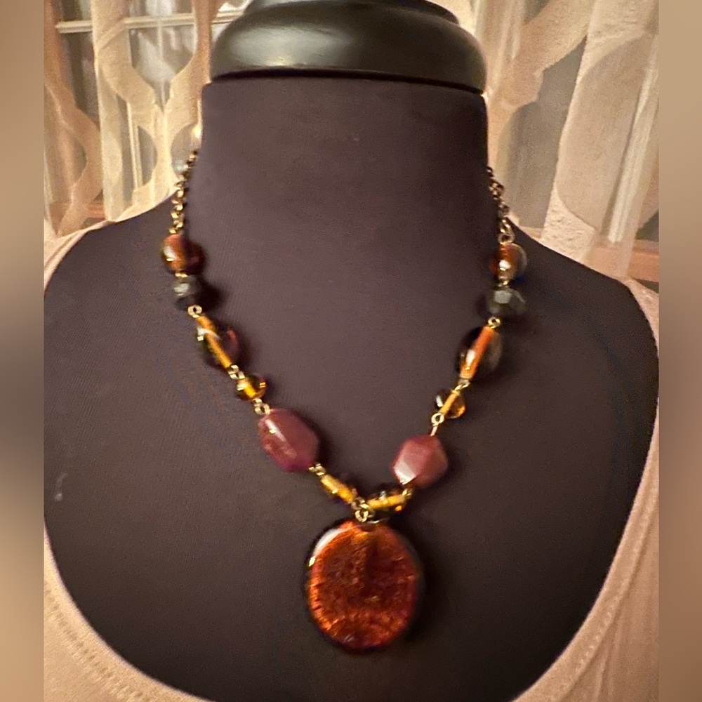 Beaded necklace - Picture 3 of 6